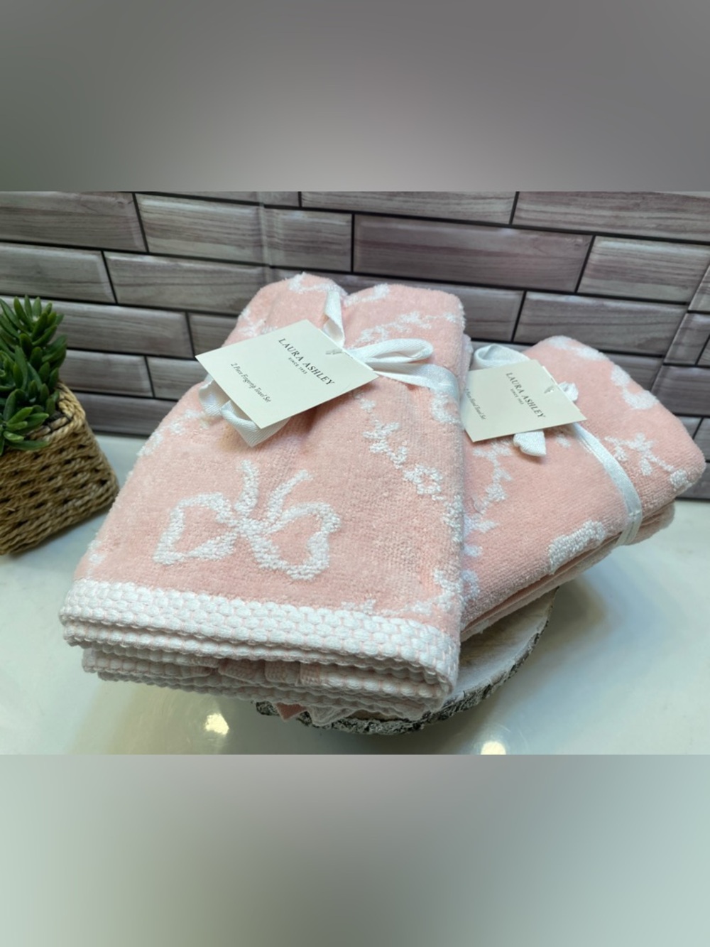 Laura Ashley ❤️Kate Bow (2)Hand  &(2) Tip Towel Set Pink NWT